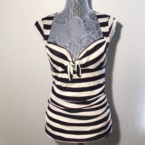 🔴 Diane von Furstenburg striped sweetheart neck